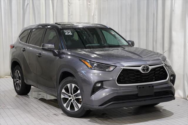 used 2022 Toyota Highlander car, priced at $31,500