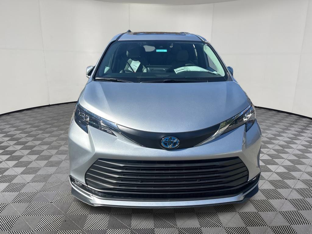 new 2025 Toyota Sienna car, priced at $47,333