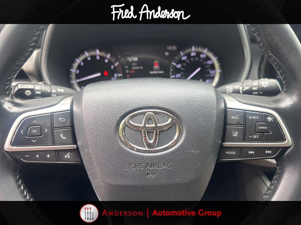 used 2022 Toyota Highlander car, priced at $34,488