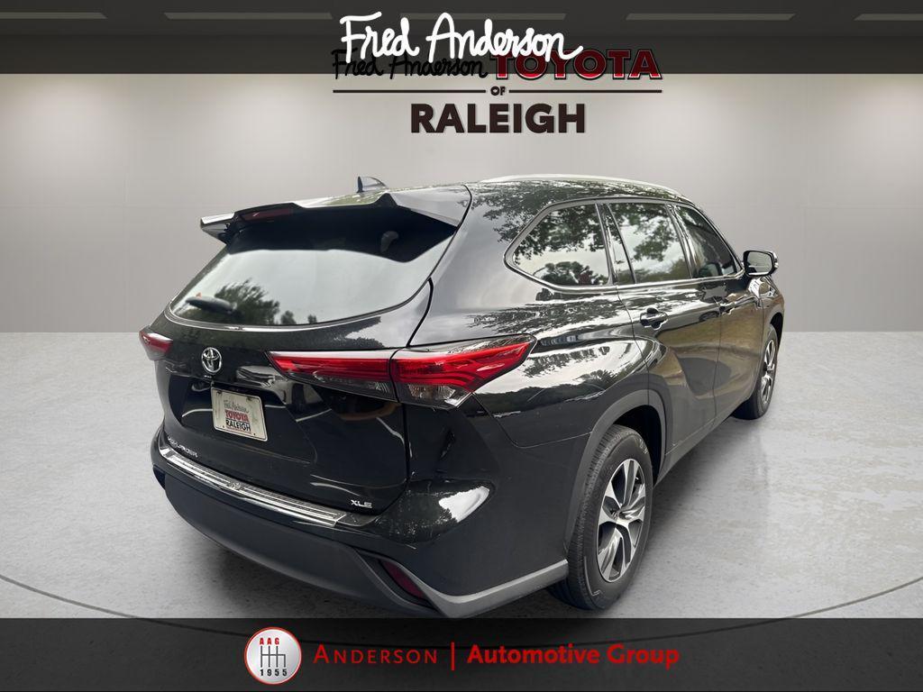 used 2022 Toyota Highlander car, priced at $34,488