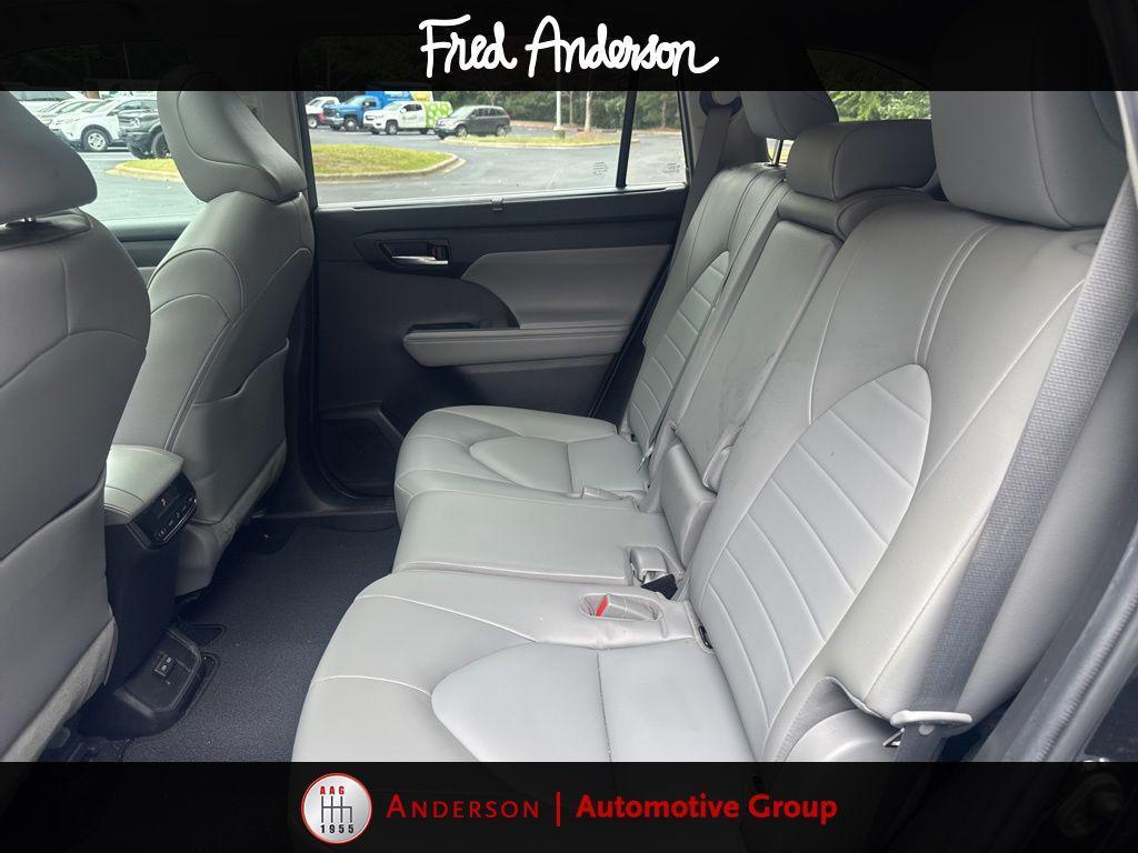 used 2022 Toyota Highlander car, priced at $34,488