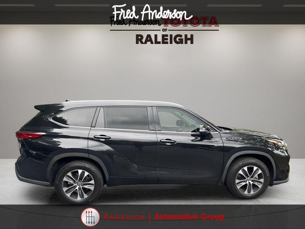 used 2022 Toyota Highlander car, priced at $34,488