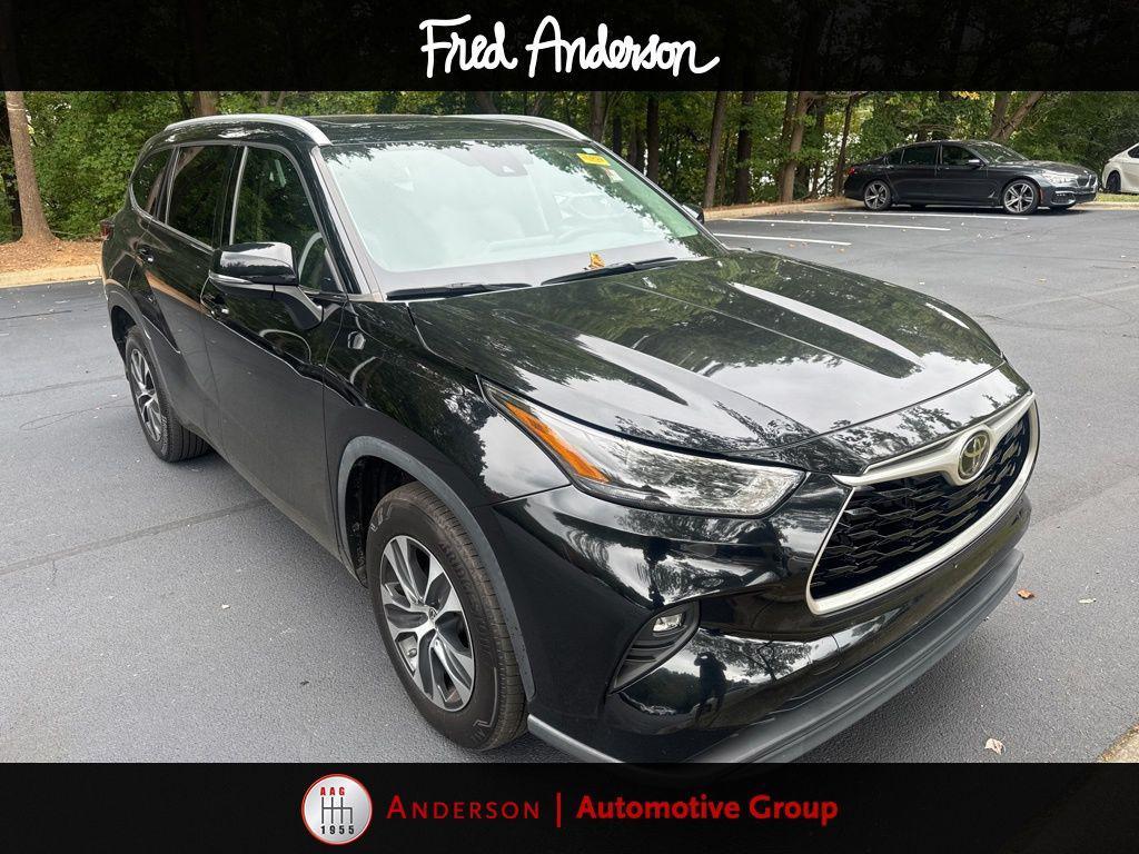 used 2022 Toyota Highlander car, priced at $34,488
