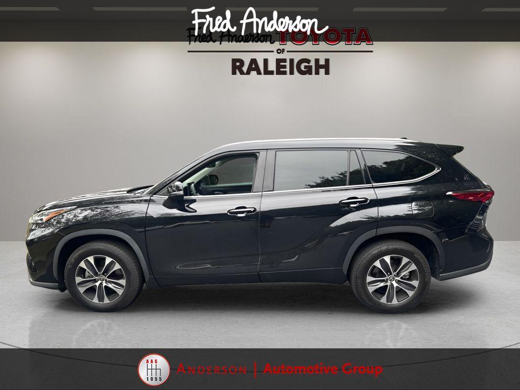 used 2022 Toyota Highlander car, priced at $34,488