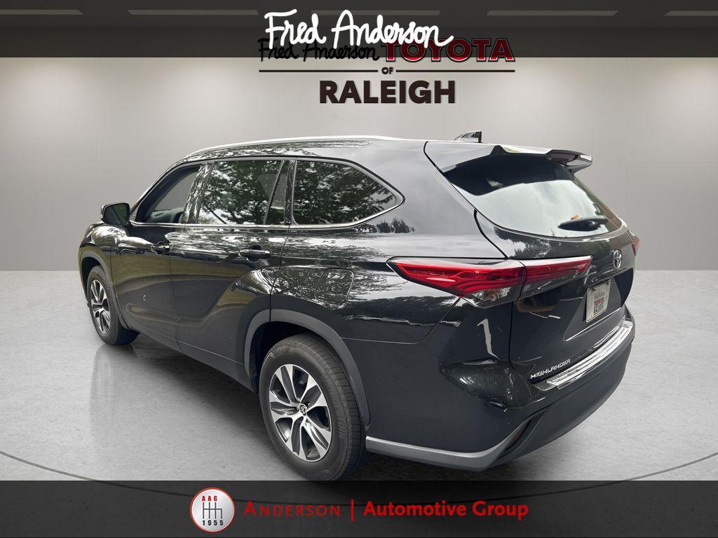 used 2022 Toyota Highlander car, priced at $34,488