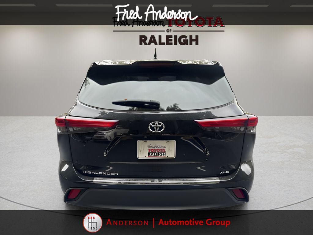 used 2022 Toyota Highlander car, priced at $34,488