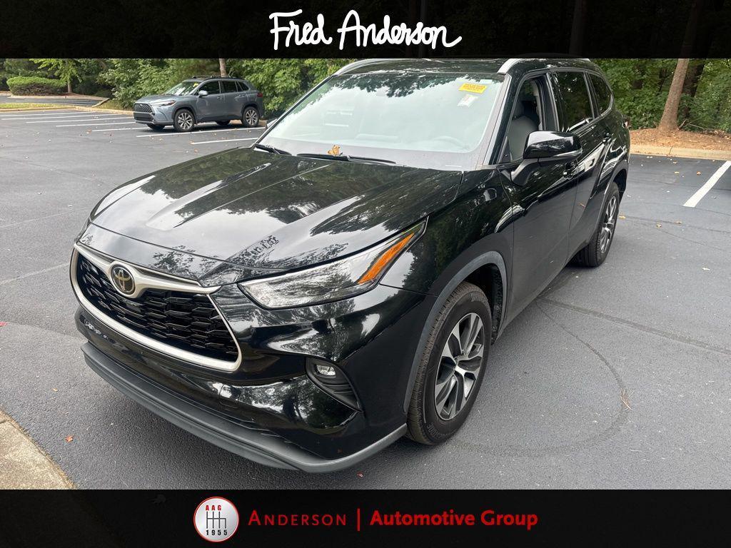 used 2022 Toyota Highlander car, priced at $34,488