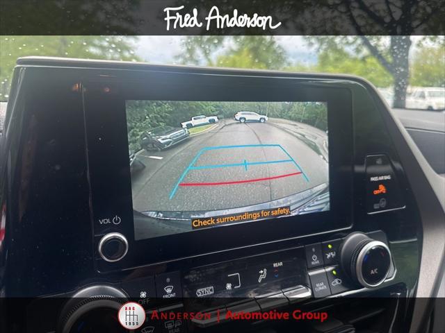 used 2023 Toyota Highlander car, priced at $33,994