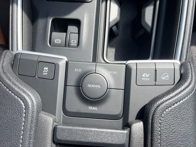 new 2025 Toyota Highlander Hybrid car, priced at $48,494