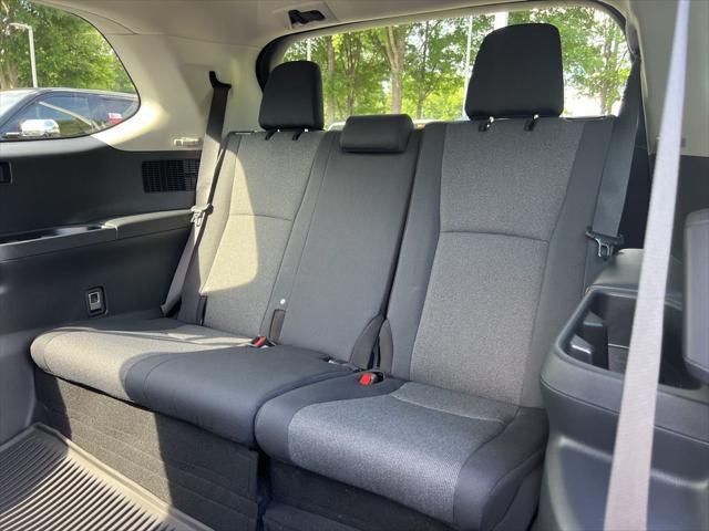 new 2025 Toyota Highlander Hybrid car, priced at $48,494