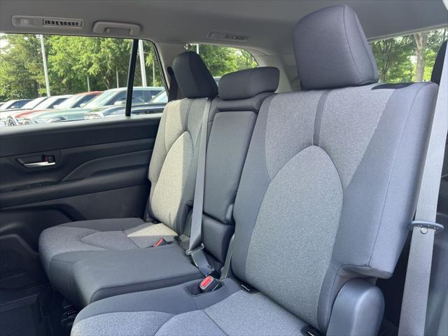 new 2025 Toyota Highlander Hybrid car, priced at $48,494