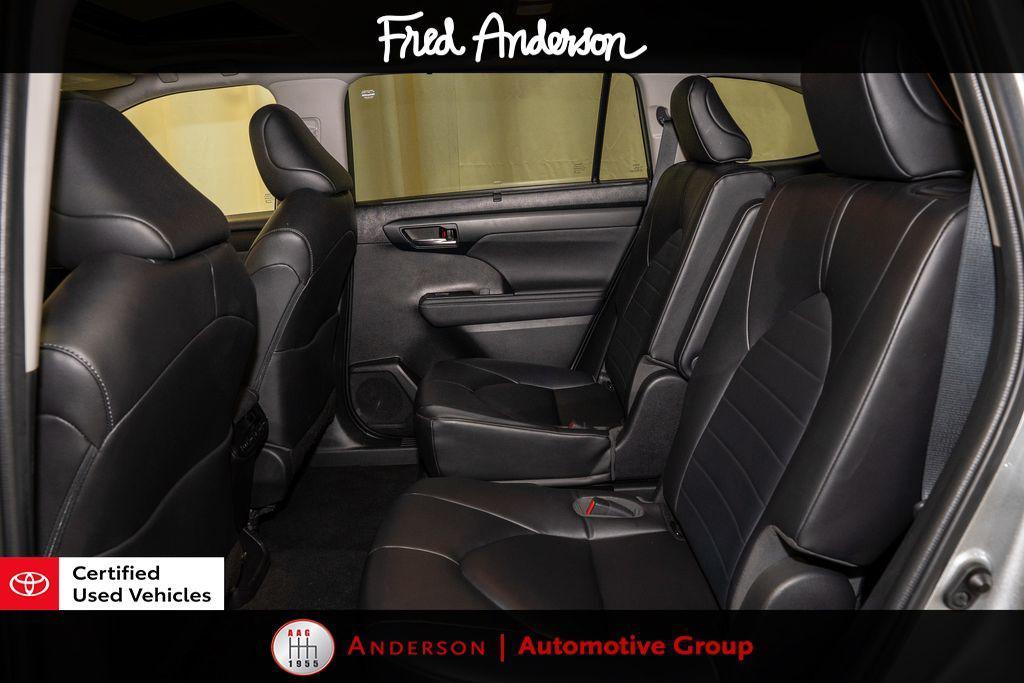 used 2023 Toyota Highlander car, priced at $36,294