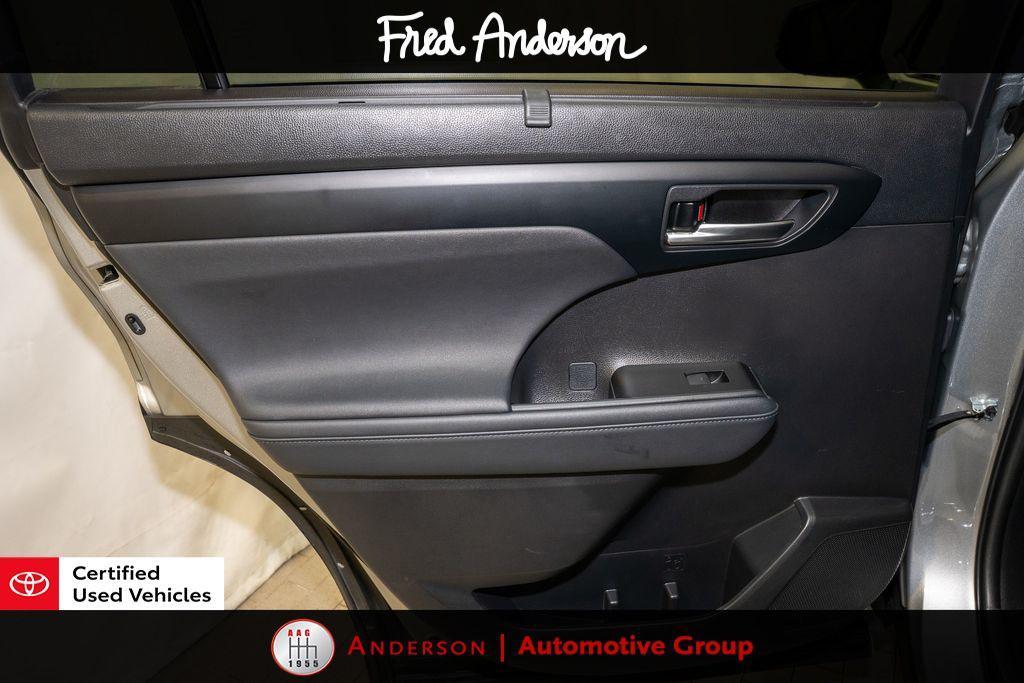 used 2023 Toyota Highlander car, priced at $36,294