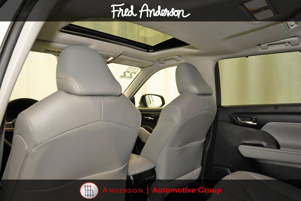 used 2022 Toyota Highlander car, priced at $31,744