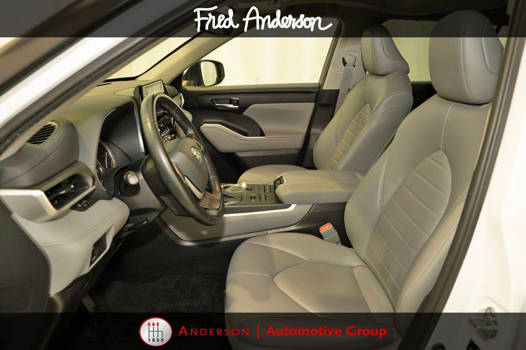 used 2022 Toyota Highlander car, priced at $31,744