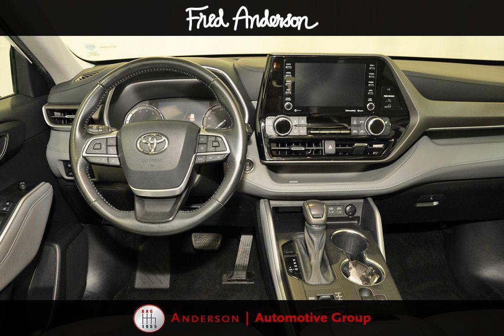 used 2022 Toyota Highlander car, priced at $31,237