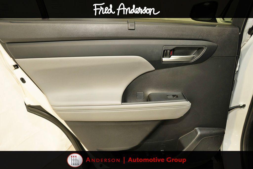 used 2022 Toyota Highlander car, priced at $31,237