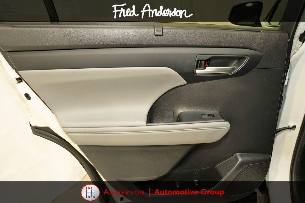 used 2022 Toyota Highlander car, priced at $31,744