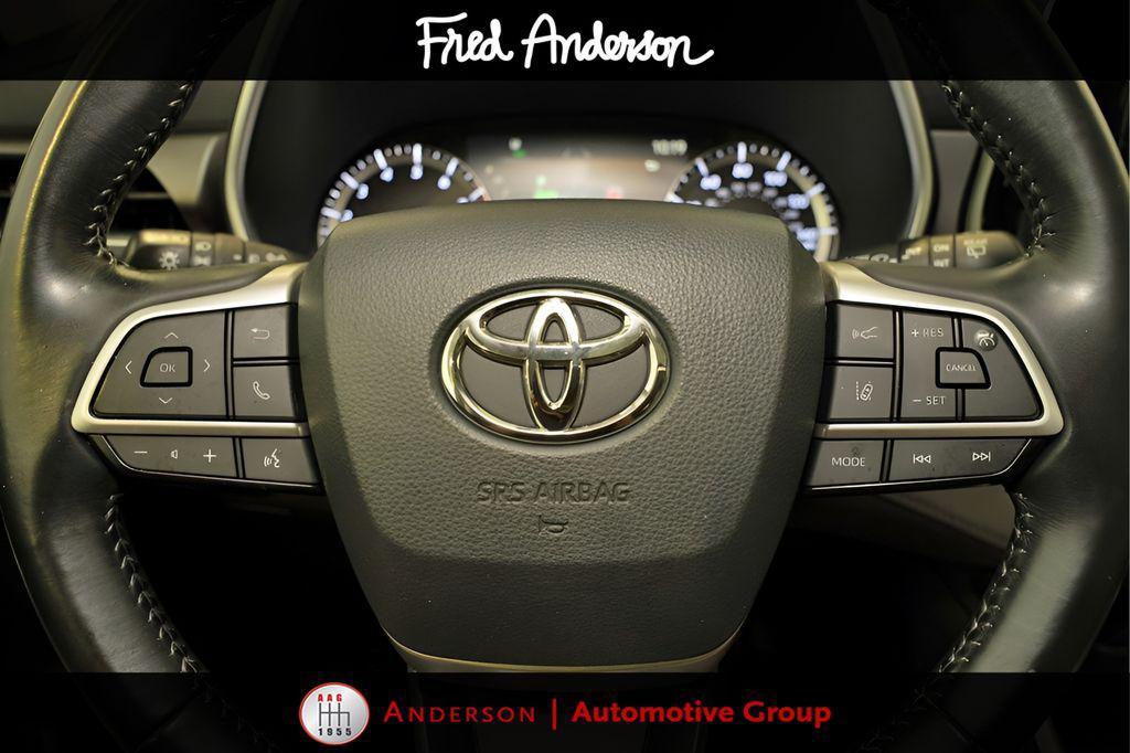 used 2022 Toyota Highlander car, priced at $31,237