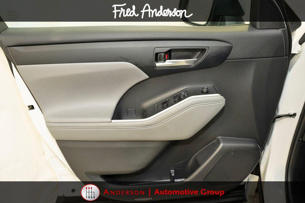 used 2022 Toyota Highlander car, priced at $31,744