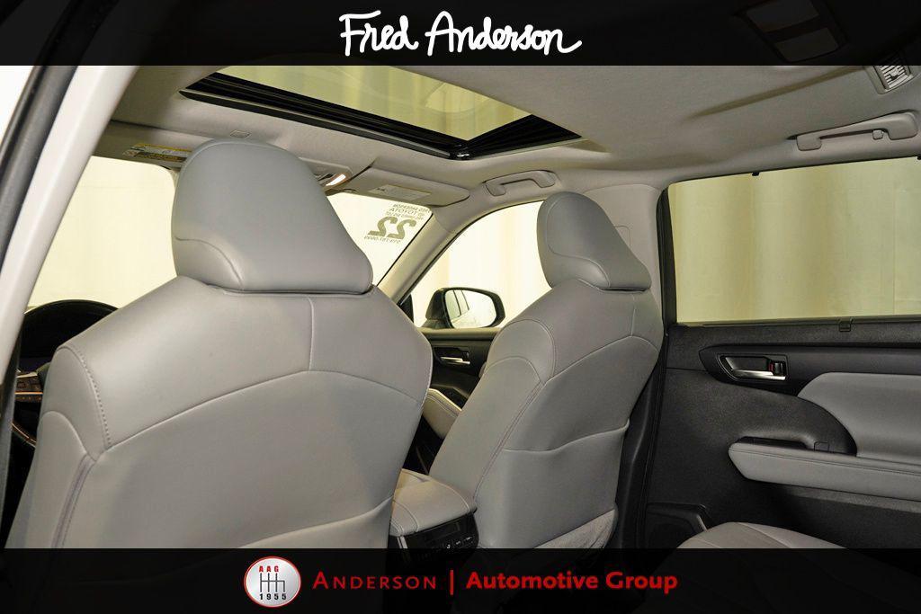 used 2022 Toyota Highlander car, priced at $31,237