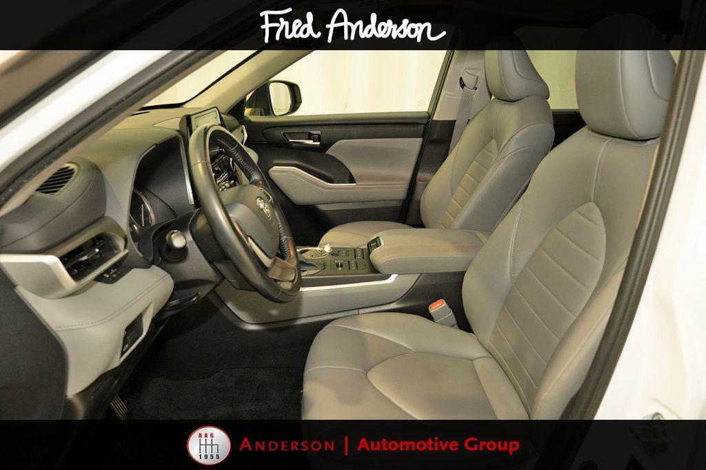used 2022 Toyota Highlander car, priced at $31,237