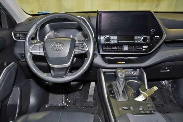 used 2023 Toyota Highlander car, priced at $38,500