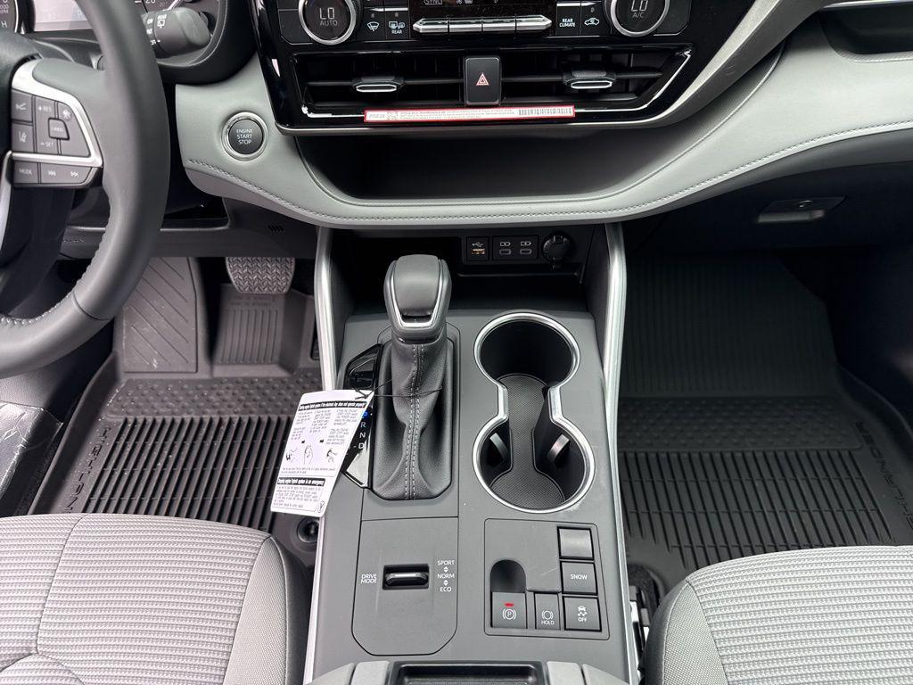 new 2025 Toyota Highlander car, priced at $44,234