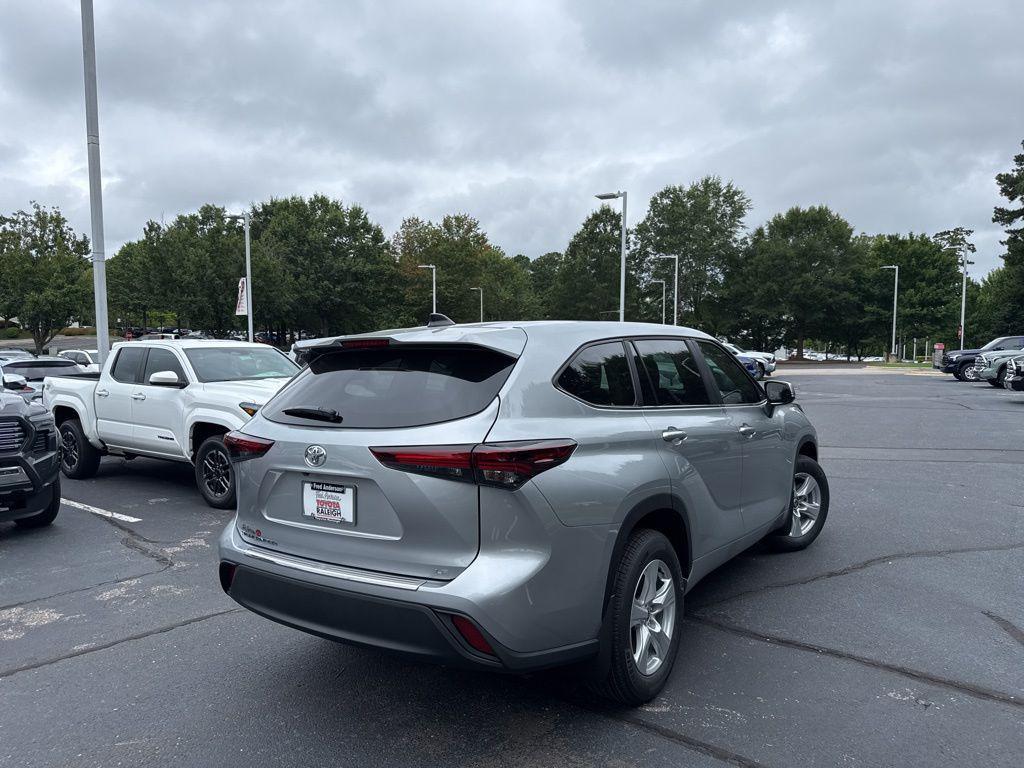 new 2025 Toyota Highlander car, priced at $44,234