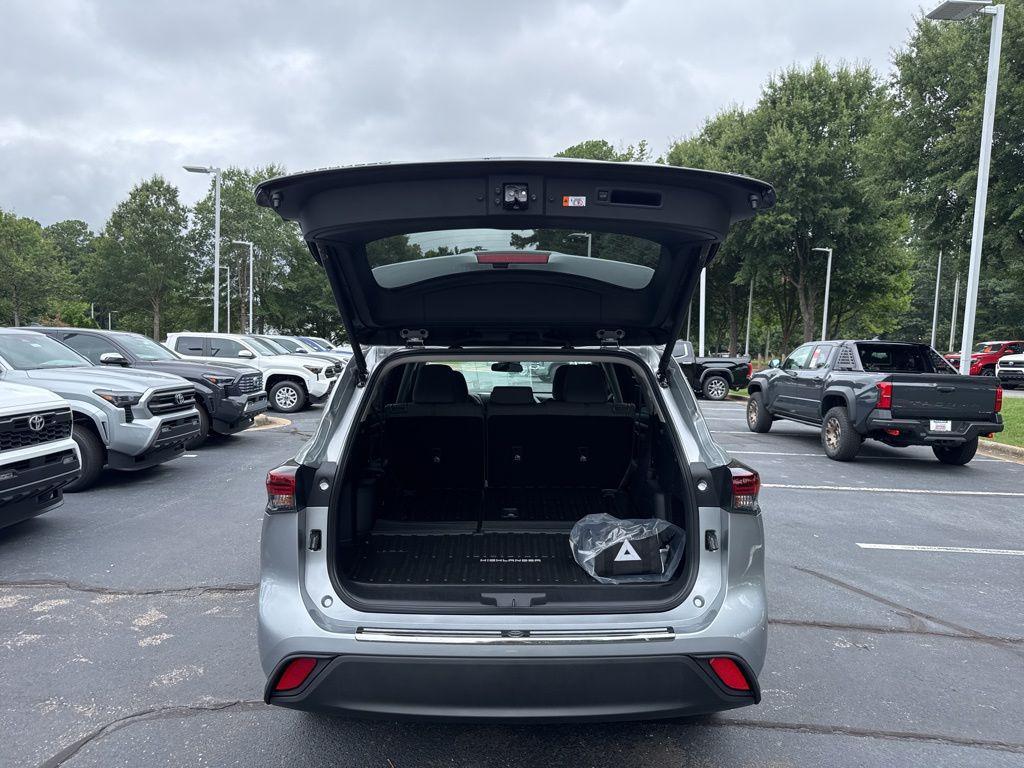 new 2025 Toyota Highlander car, priced at $44,234