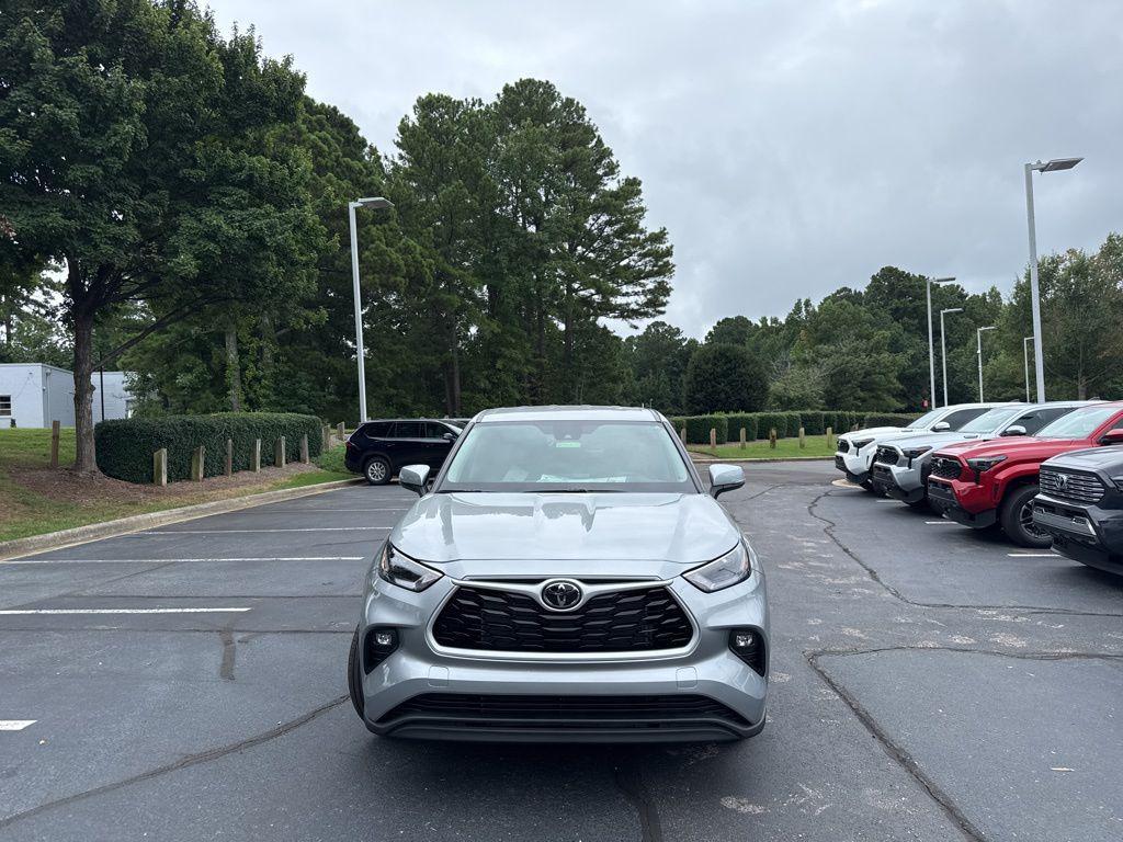 new 2025 Toyota Highlander car, priced at $44,234