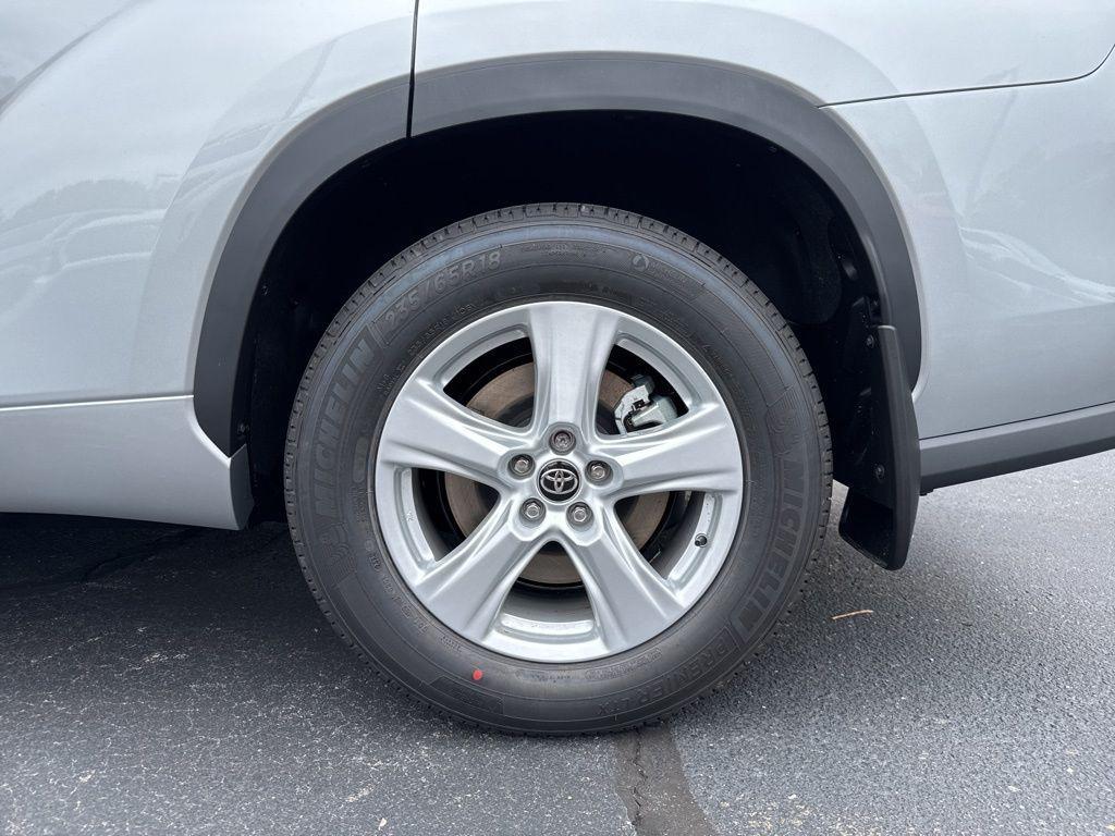 new 2025 Toyota Highlander car, priced at $44,234