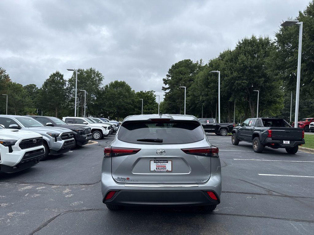 new 2025 Toyota Highlander car, priced at $44,234