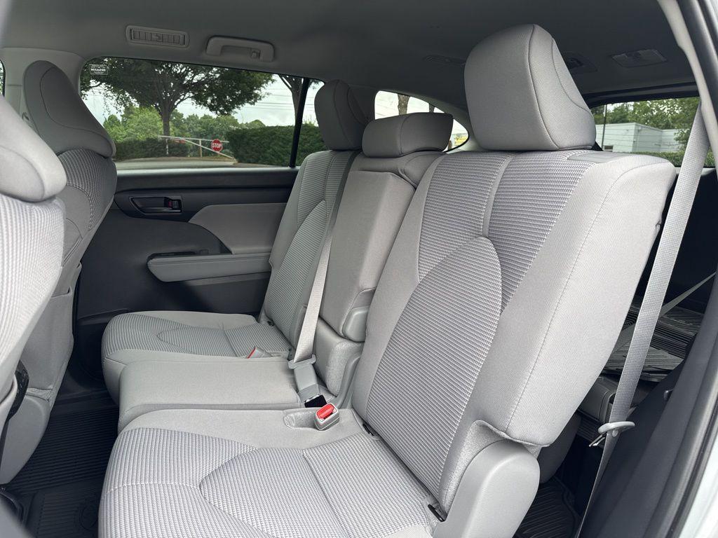 new 2025 Toyota Highlander car, priced at $44,234