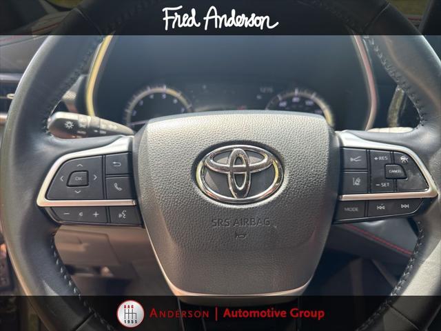 used 2022 Toyota Highlander car, priced at $34,100