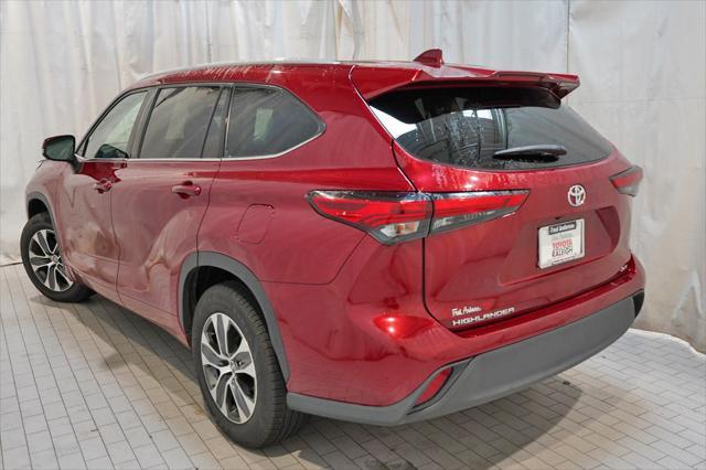 used 2022 Toyota Highlander car, priced at $30,900