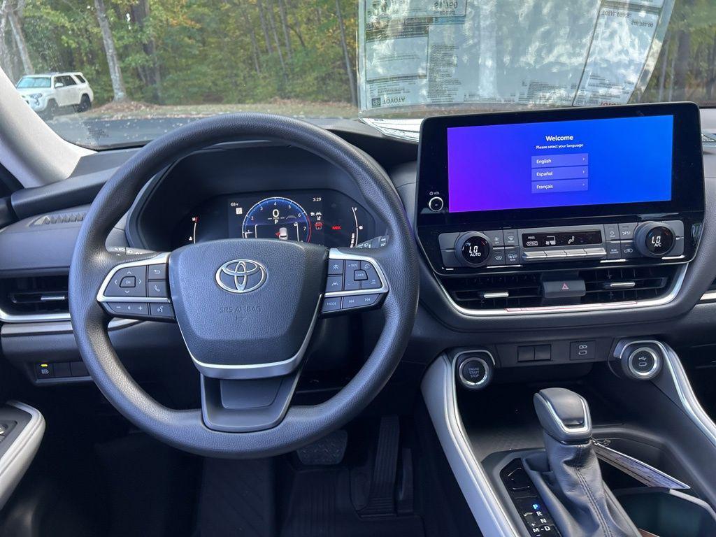 new 2026 Toyota Highlander car, priced at $45,182