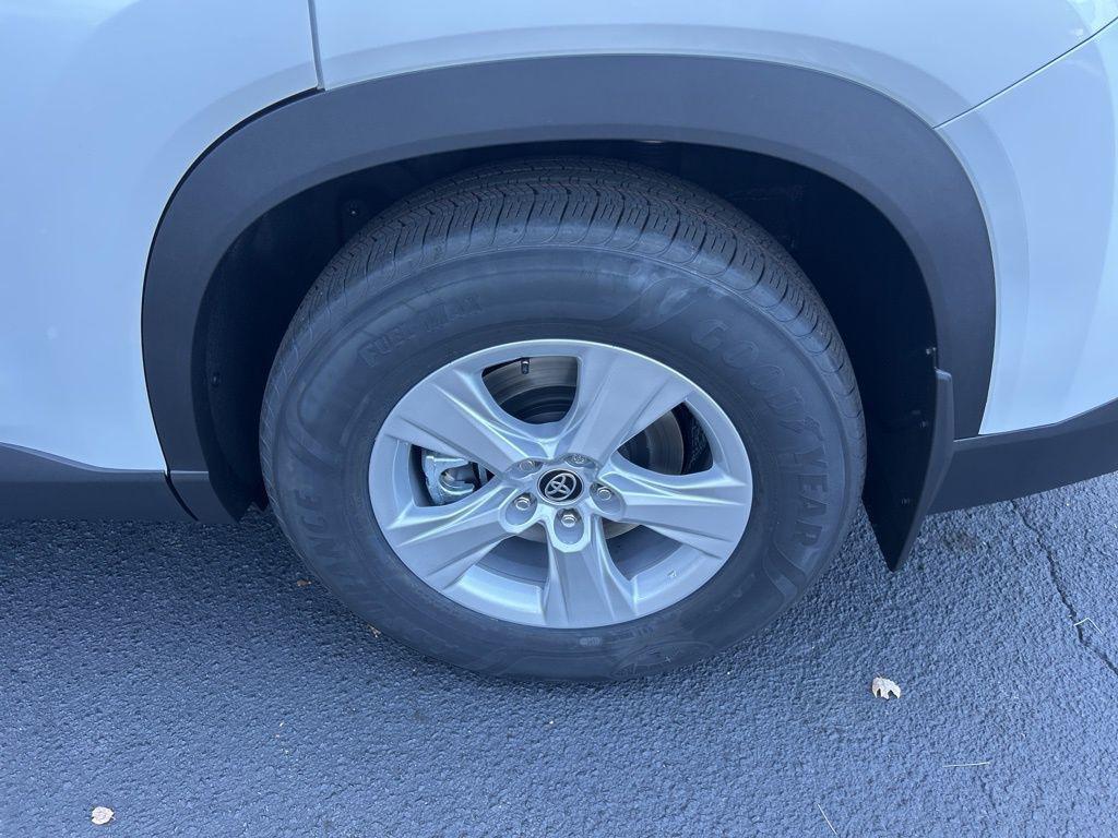 new 2026 Toyota Highlander car, priced at $45,182