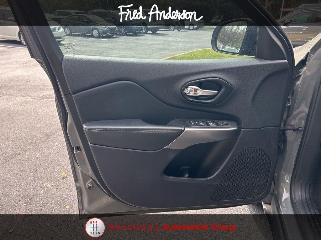 used 2022 Jeep Cherokee car, priced at $19,128