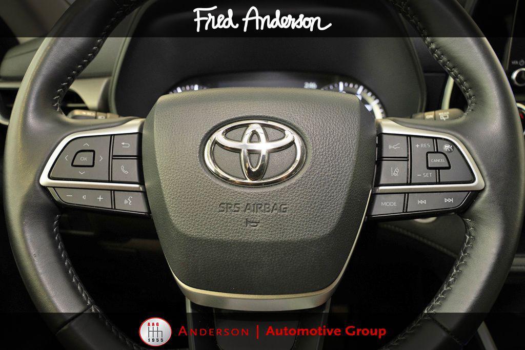 used 2024 Toyota Highlander car, priced at $35,498