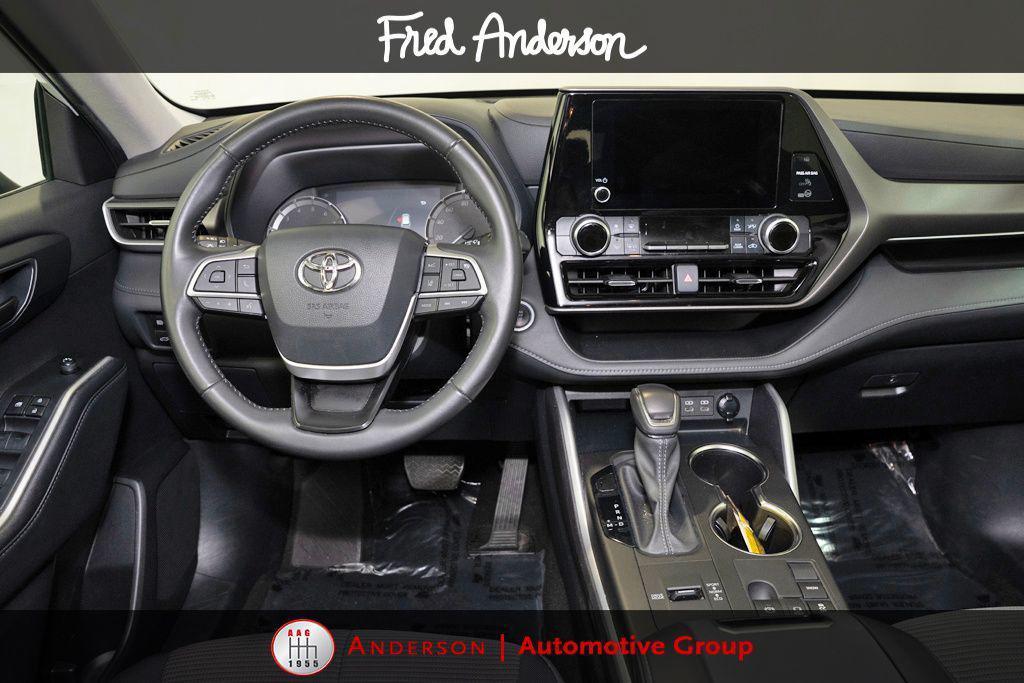 used 2024 Toyota Highlander car, priced at $33,071