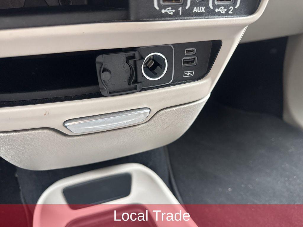 used 2022 Chrysler Pacifica car, priced at $23,381