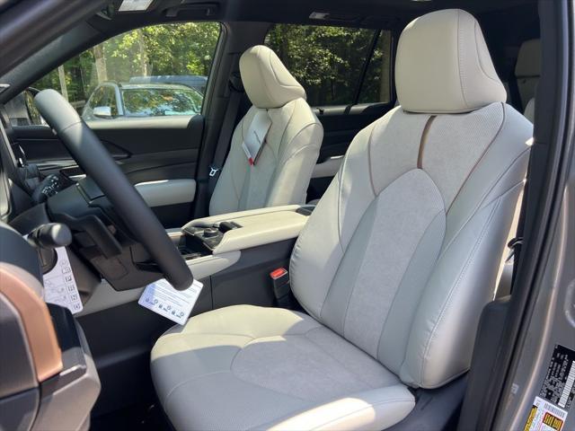 new 2025 Toyota Grand Highlander Hybrid car, priced at $60,661