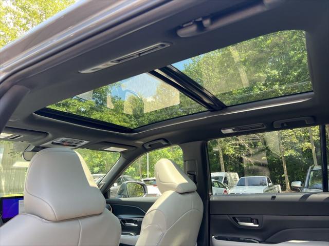 new 2025 Toyota Grand Highlander Hybrid car, priced at $60,661