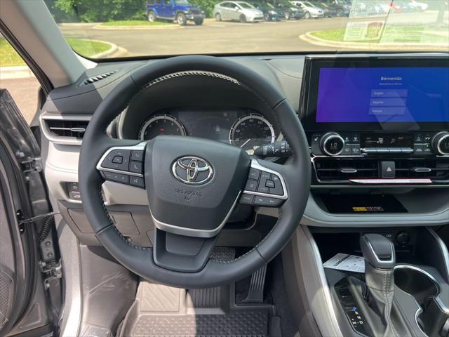 new 2025 Toyota Highlander car, priced at $47,028