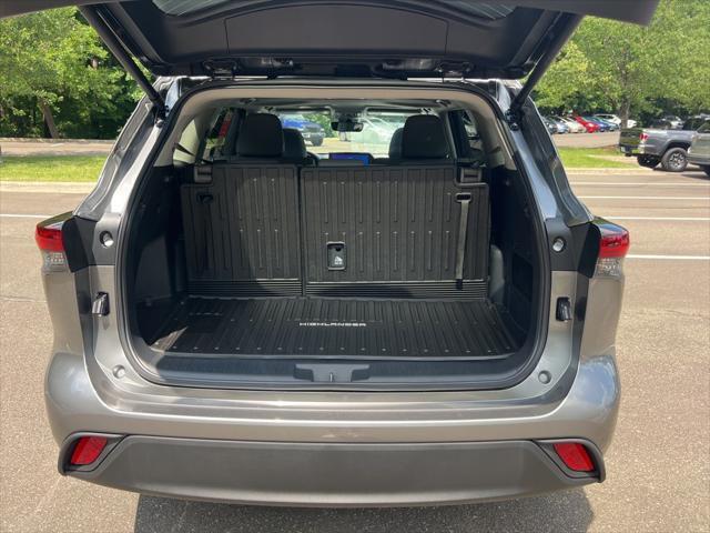 new 2025 Toyota Highlander car, priced at $47,028