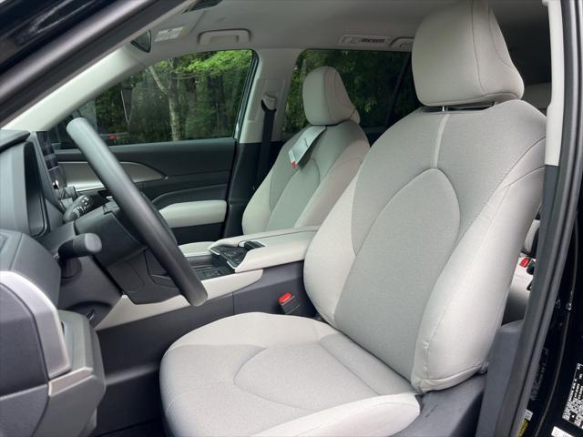new 2025 Toyota Highlander car, priced at $44,394