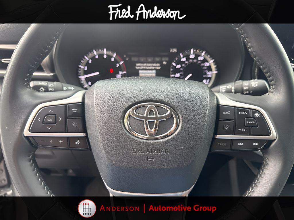used 2024 Toyota Highlander car, priced at $33,996