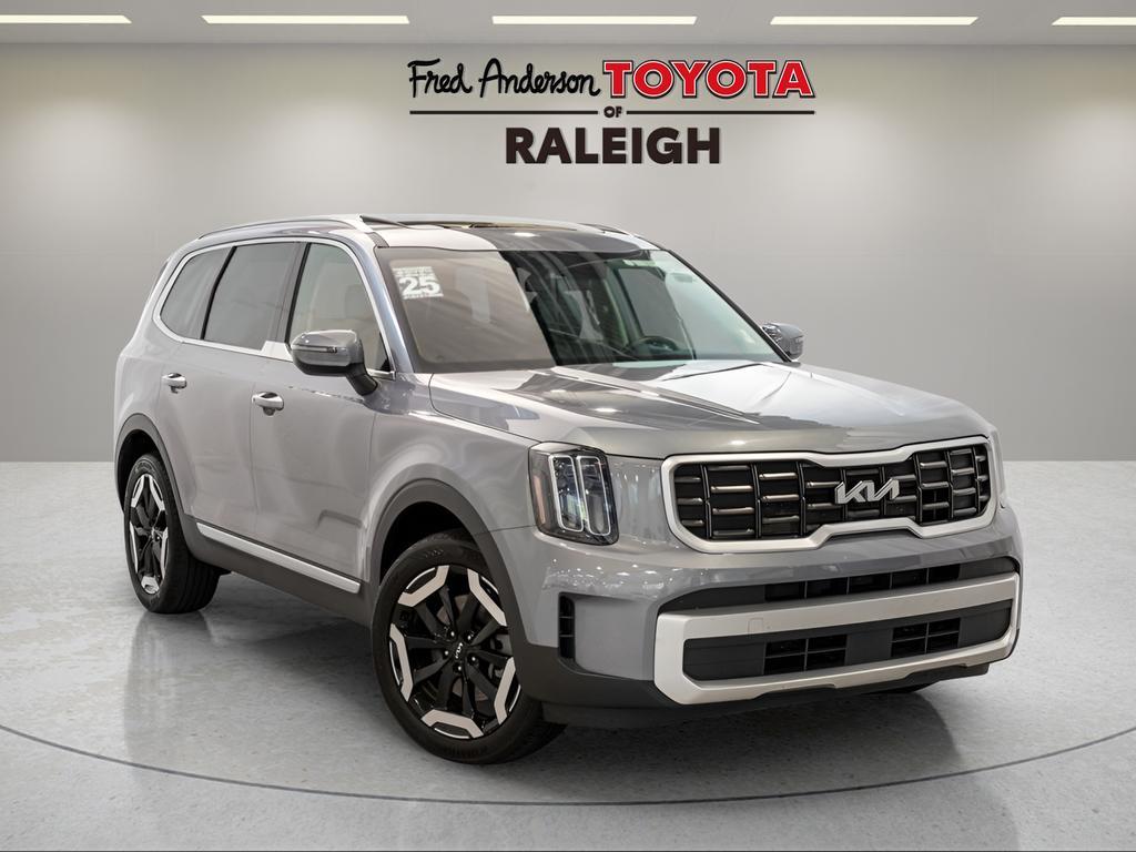 used 2025 Kia Telluride car, priced at $32,106