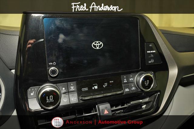 used 2023 Toyota Highlander car, priced at $38,400